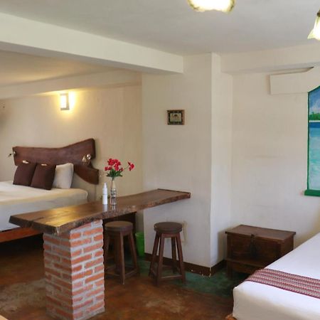 Hostal & Suites Pata De Perro Bacalar Exteriör bild