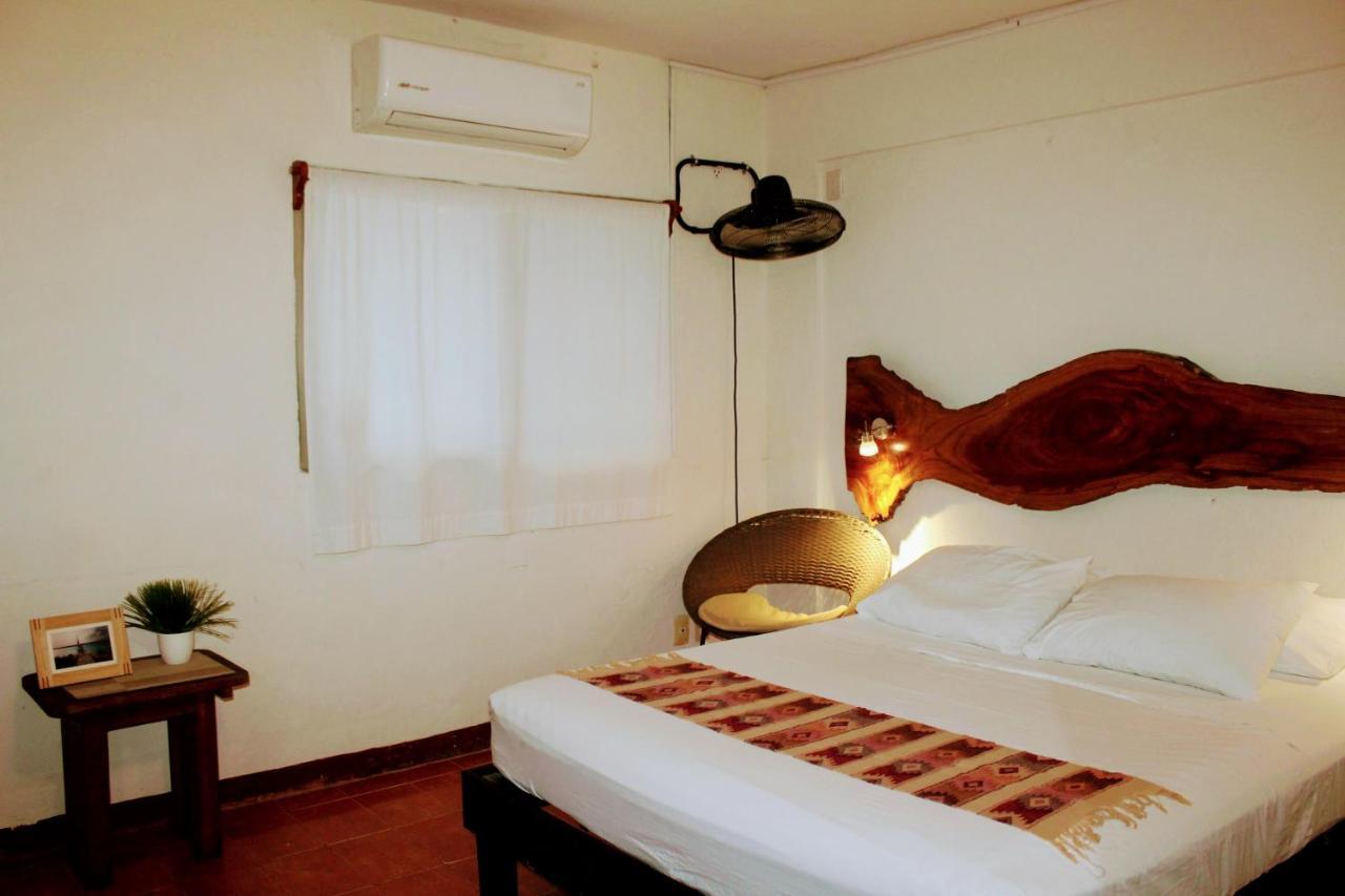 Hostal & Suites Pata De Perro Bacalar Exteriör bild