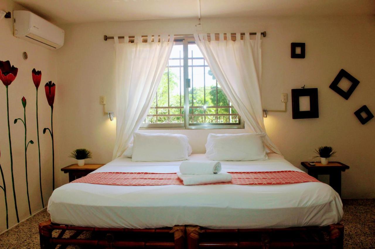 Hostal & Suites Pata De Perro Bacalar Exteriör bild
